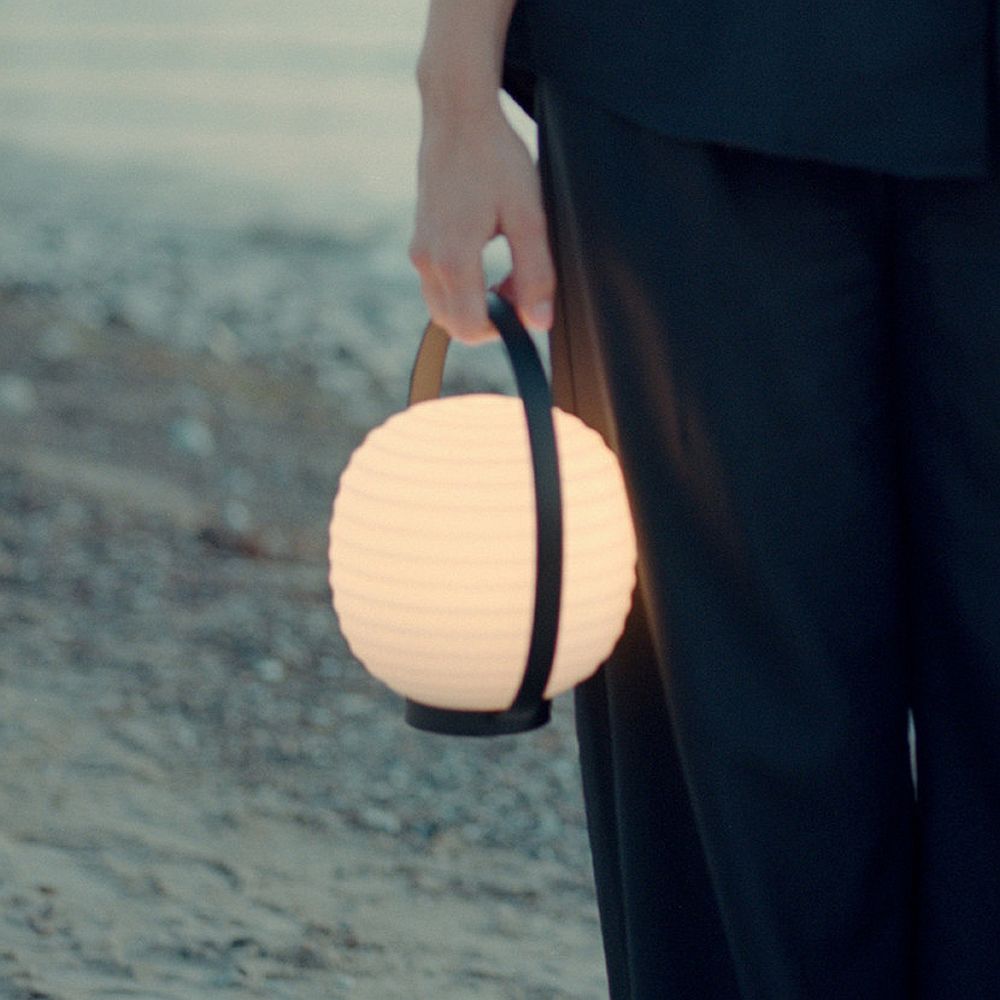 new-works-lantern-laetav-lauavalgusti-interjooris-1