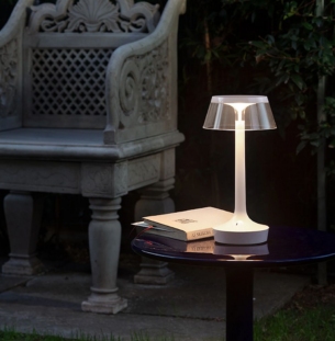 Flos Bon Jour Unplugged lauavalgusti interjööris 2