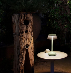 Flos Bon Jour Unplugged lauavalgusti interjööris 4