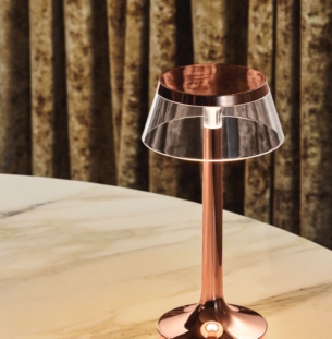 Flos Bon Jour Unplugged lauavalgusti interjööris 7