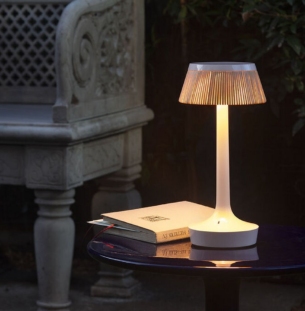 Flos Bon Jour Unplugged lauavalgusti interjööris 9