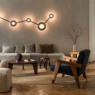 Lasvit Constellation seinavalgusti interjööris