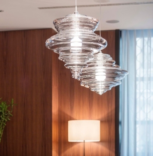 Lasvit Neverending Glory metropolitan opera rippvalgusti interjööris