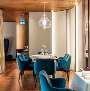 Lasvit Neverending Glory Palais Garnier rippvalgusti interjööris 1