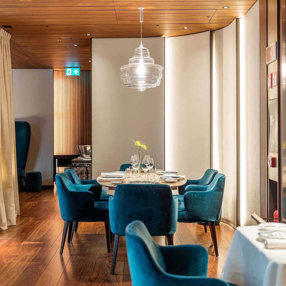 Lasvit Neverending Glory Palais Garnier rippvalgusti interjööris 1