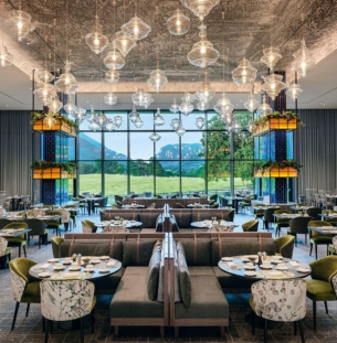 Lasvit Neverending Glory Palais Garnier rippvalgusti interjööris 2