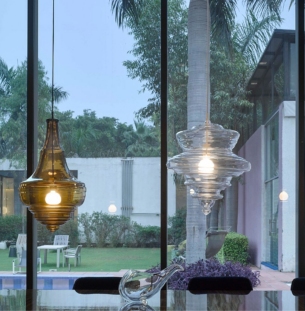 Lasvit Neverending Glory Prague Estate Theatre rippvalgusti interjööris