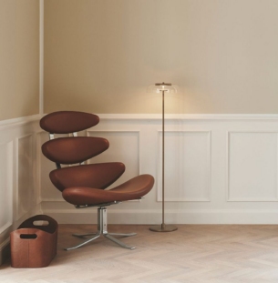 Nuura Blossi põrandavalgusti kuldne läbipaiste interjööris