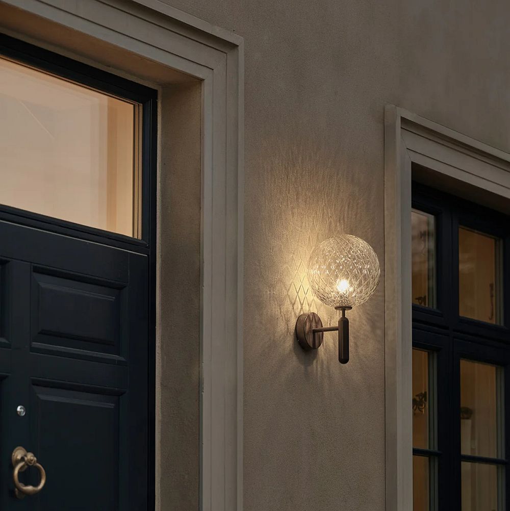 Nuura Miira Outdoor seinavalgusti interjööris 2