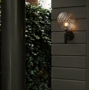 Nuura Miira Outdoor seinavalgusti interjööris 3