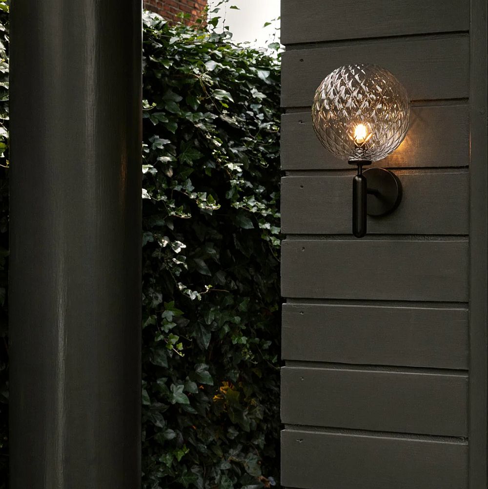 Nuura Miira Outdoor seinavalgusti interjööris 3