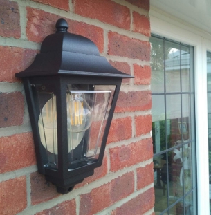 elstead deco line välisvalgusti must interjööris 1