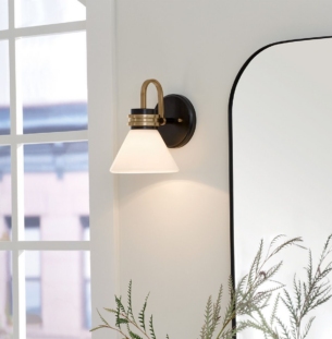 Elstead Farum 1 vannitoavalgusti must interjööris