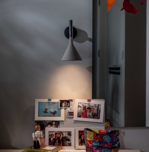 Foscarini Aplomb Mini seinavalgusti interjööris 1
