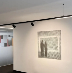 Moltoluce Ride System mova s profiilivalgusti interjööris