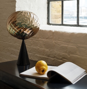 Tom Dixon Whirl Fat Cone lauavalgusti interjööris 1