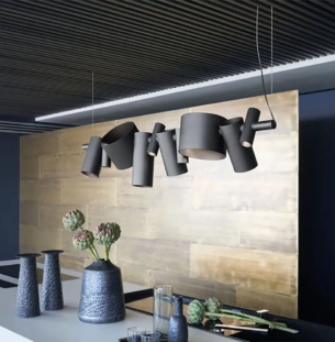 Oluce Dancing Queen rippvalgusti interjööris 5