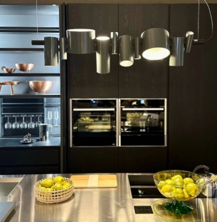 Oluce Dancing Queen rippvalgusti interjööris 6