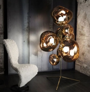 Tom Dixon Mirror Ball põrandavalgusti interjööris outlet