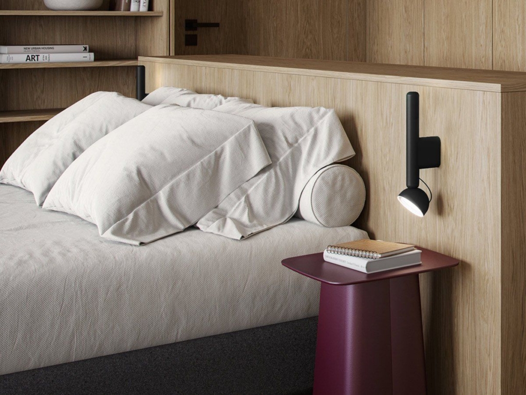 BLUX BERRY W seinavalgusti interjööris