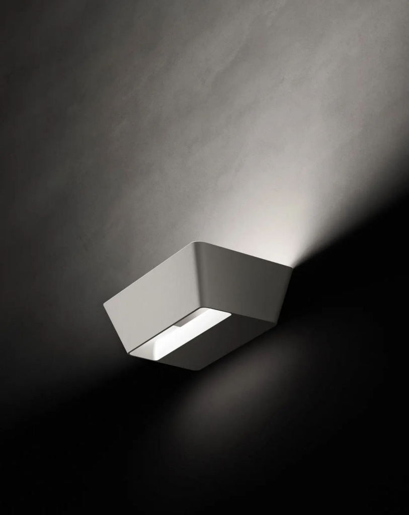 linealight Hype seinavalgusti interjööris