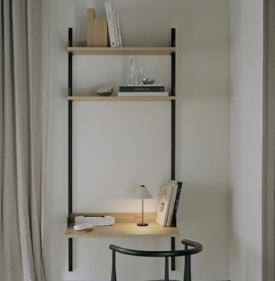 New Works Brolly laetav lauavalgusti valge interjööris 1