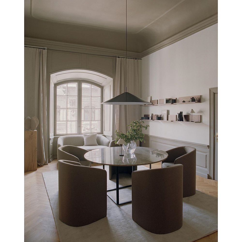 New Works Brolly rippvalgusti interjööris 7