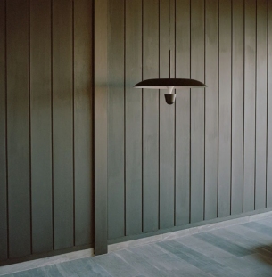 New Works Kantarell rippvalgusti interjööris 5