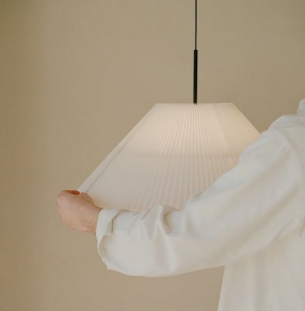 New Works Nebra rippvalgusti valge 1