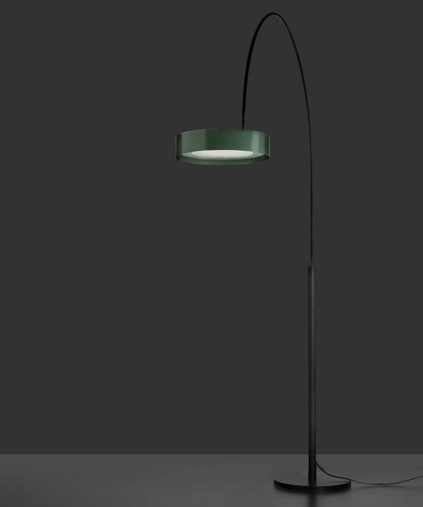 oluce berlin out põrandavalgusti roheline interjööris