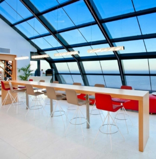 SLAMP HUGO horizontal rippvalgusti interjööris 1