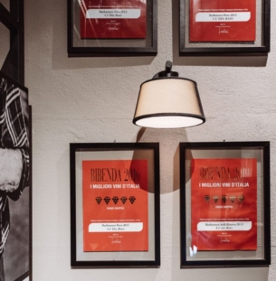 Tooy Lilly seinavalgusti interjööris 1