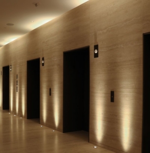 Unonovesette Caliber 80 süvisvalgusti interjööris