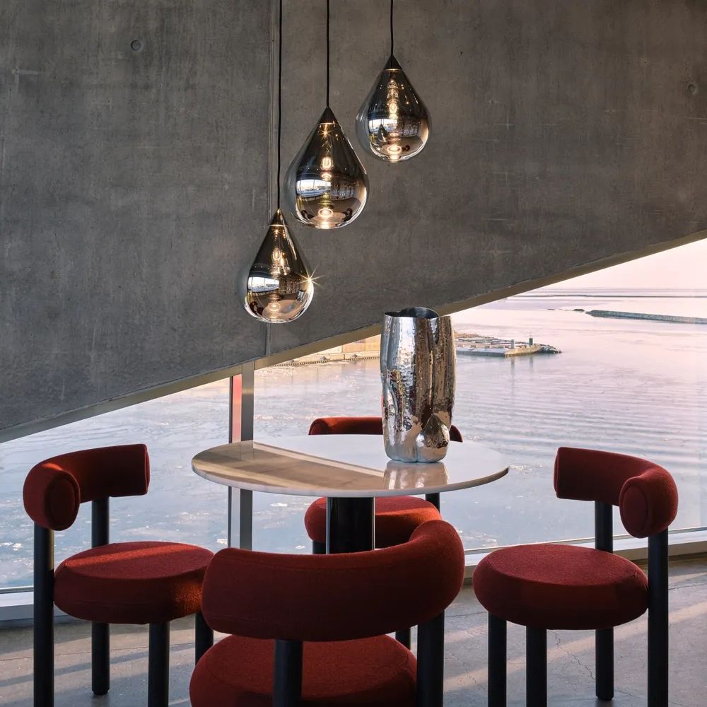 Tom Dixon Flare Bead rippvalgusti interjööris 1