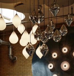 Tom Dixon Flare Bead rippvalgusti interjööris 3