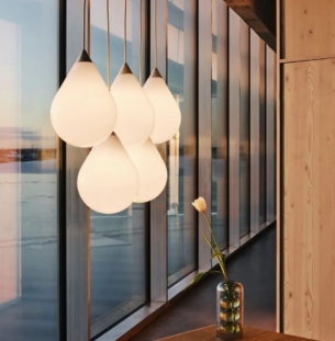 Tom Dixon Flare Bead rippvalgusti interjööris 6