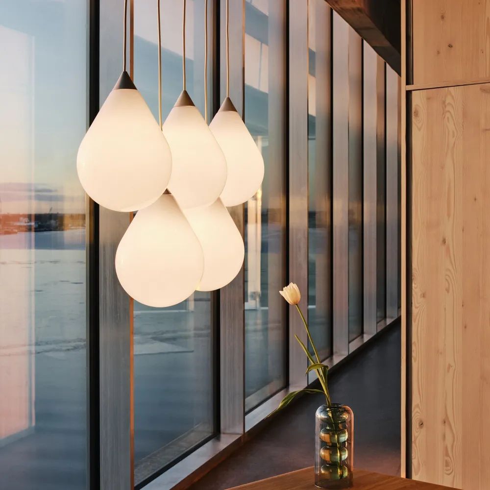 Tom Dixon Flare Bead rippvalgusti interjööris 6