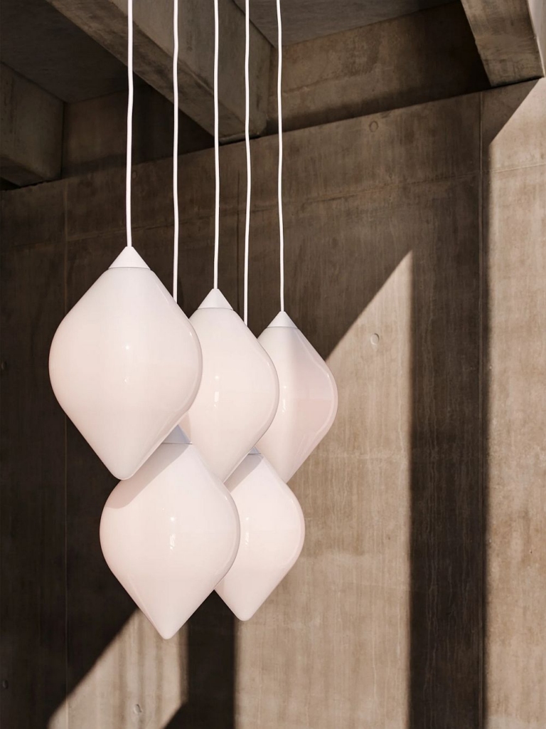 TOM DIXON FLARE Top rippvalgusti interjööris
