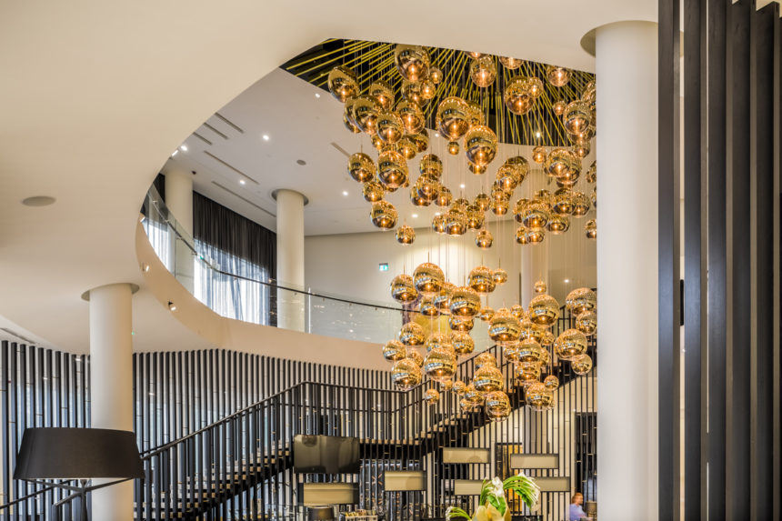 Hilton_lobby_Tom Dixon valgusti